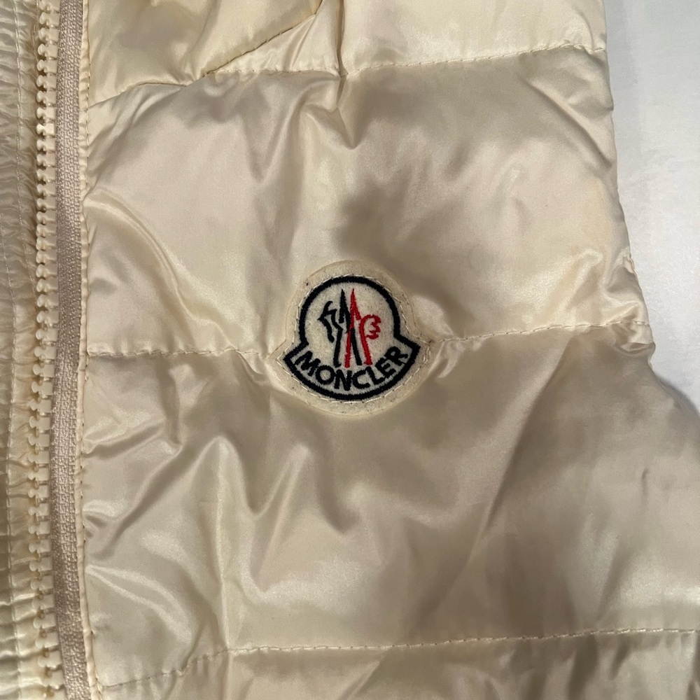 Moncler Ivory Quilted Girls Logo Puffer Vest - Picture 2 of 5